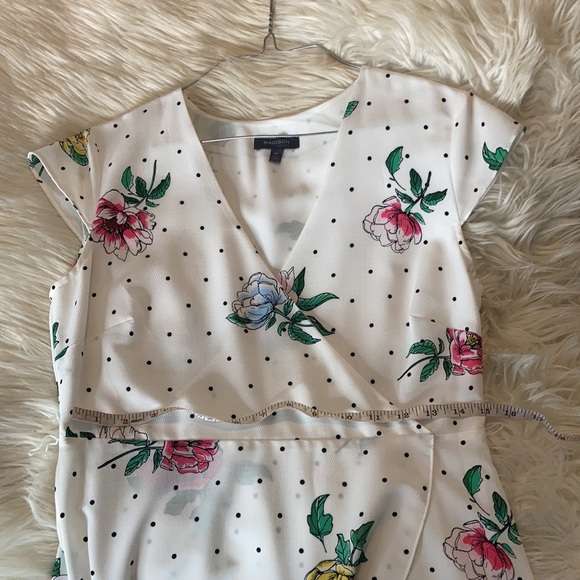 Madison polka dotted black white floral v neck cap sleeves flowing wrap dress m - Picture 14 of 17